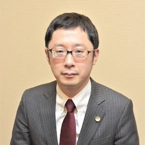 千貝弁護士の顔写真