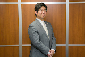 石田弁護士の顔写真