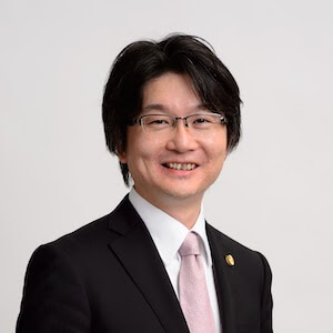 平岡弁護士の顔写真